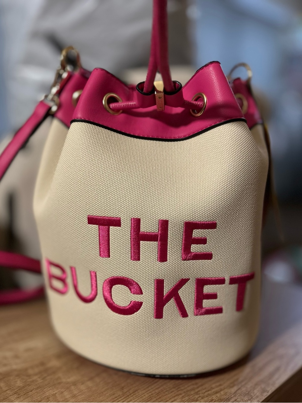 THE BUCKET Canvas Bucket Bag in Beige + Wallet